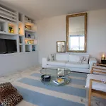 Smart Flat In Sea View Ac Parking And Pool アパート